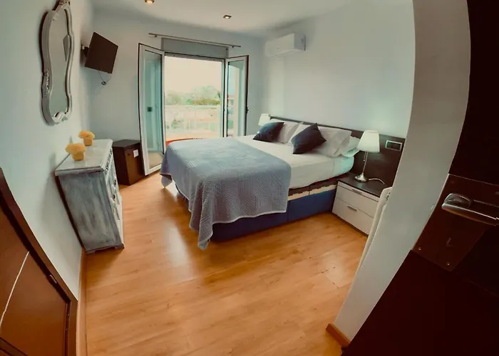 Red House Bed & Breakfast